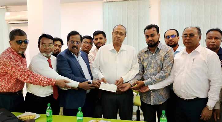 দপ্তরির ঋণ শোধে মানবতার দৃষ্টান্ত দেখালেন ইউনুস গ্রুপ চেয়ারম্যান