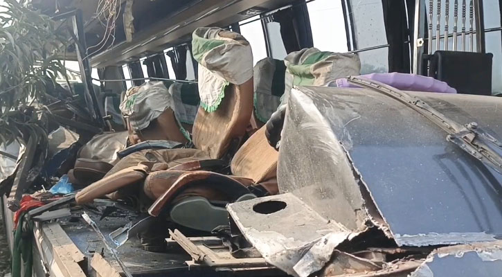 রংপুর মহাসড়কে ট্রাক ও বাসের সংঘর্ষে নিহত ২, আহত ১২