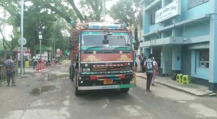টানা ৭ দিন পর হিলি বন্দরে ভারতের ট্রাক, ফিরল কাজের ব্যস্ততা