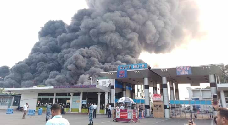 শাহজালালে অগ্নিকাণ্ড, দ্রুত নিয়ন্ত্রণে ফায়ার সার্ভিস ও বিমান বাহিনী