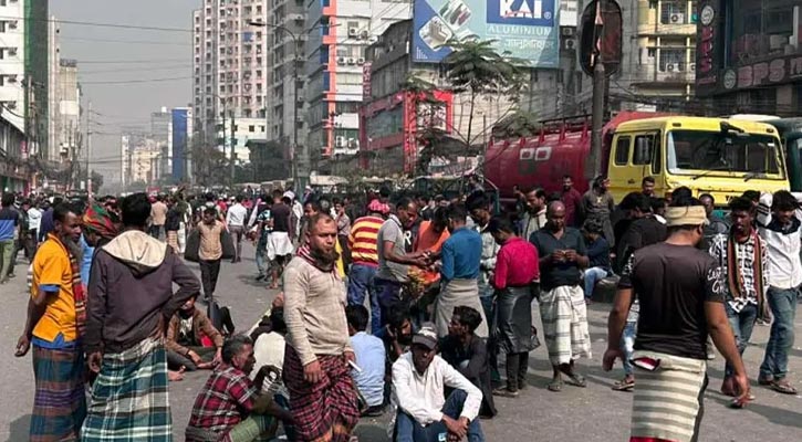 বাড্ডায় ব্যাটারিচালিত রিকশা চালকদের সড়ক অবরোধ, চরম ভোগান্তি