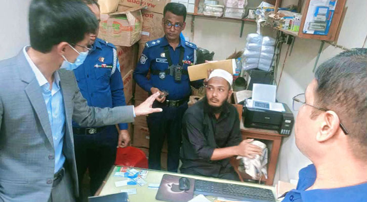 লক্ষ্মীপুরে অবৈধ ভোটের ৬ সিল জব্দ, দুইজনের নামে মামলা