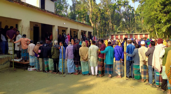 লক্ষ্মীপুরে ৭ ঘণ্টায় ভোট পড়েছে ৫০ শতাংশ
