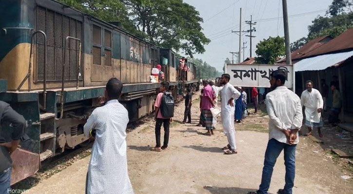 ইঞ্জিন বিকল, আড়াই ঘণ্টা পর ছাড়ল ট্রেন