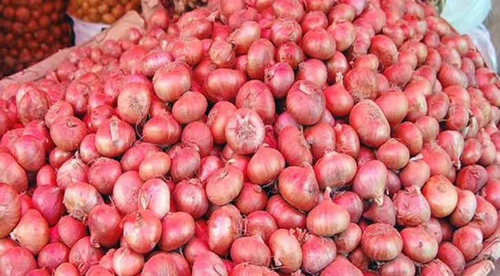হঠাৎ পেঁয়াজের বাজার অস্থির, কেজিতে দাম বেড়েছে ২০ থেকে ২৫ টাকা