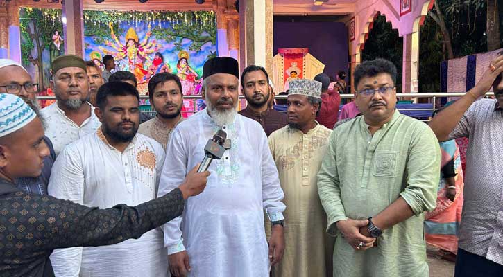 পূজামণ্ডপ পরিদর্শন করলেন জামায়াত নেতা ড. সামিউল হক ফারুকী