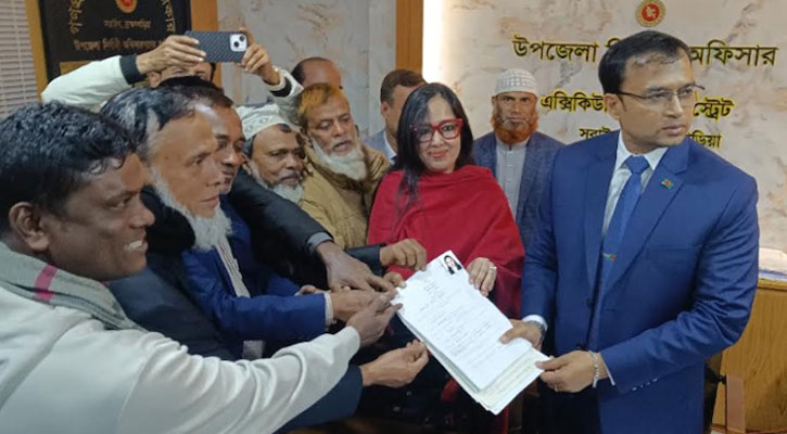 আল্লাহর কী পরিকল্পনা, ধানের শীষের বিপক্ষে লড়াই করতে হচ্ছে: রুমিন ফারহানা