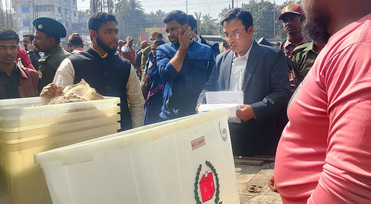 সাতক্ষীরায় কেন্দ্রে যাচ্ছে ব্যালট, ঝুঁকিপূর্ণ ১৭৯ কেন্দ্র