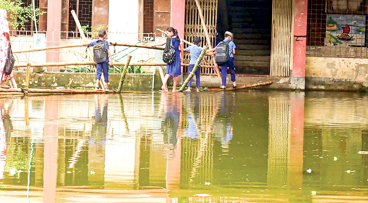 জলাবদ্ধতা: নোয়াখালীর ১৭৭ বিদ্যালয়ে ব্যাহত শিক্ষা