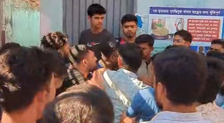আধিপাত্য বিস্তার নিয়ে ছাত্রদল-শিবির হাতাহাতি, কলেজে উত্তেজনা