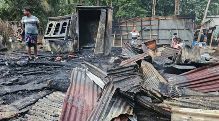 রামগঞ্জে আগুনে পুড়ে ৩ বসতঘর ছাই, শিশুর মৃত্যু