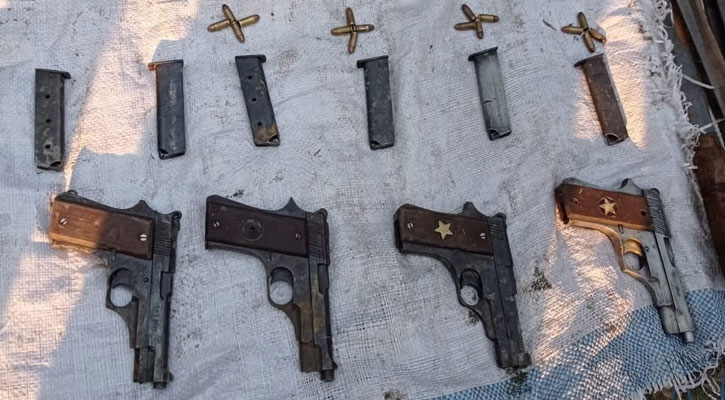 ফরিদপুরে পুকুরের নিচে মিলল পিস্তল-গুলিসহ বিপুল অস্ত্র