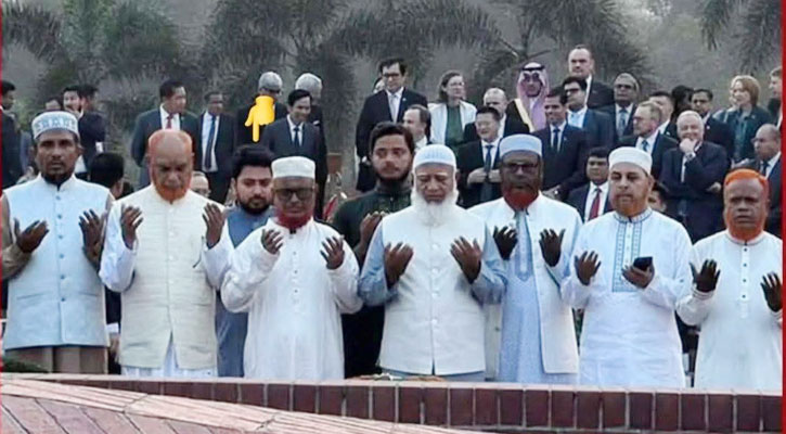 সমালোচনায় পক্ষপাত, ফ্যাসিবাদী মানসিকতার অভিযোগ