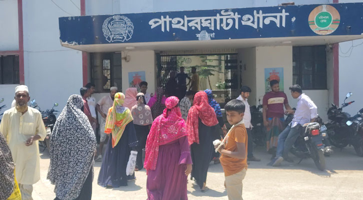 পাথরঘাটায় কিশোরীর ঝুলন্ত লাশ উদ্ধার, মায়ের নিখোঁজ নিয়ে রহস্য