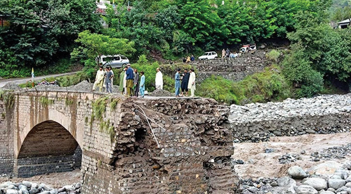 পাকিস্তানে বন্যা ও ভূমিধসে নিহত অন্তত ৩৫১, নিখোঁজ অজস্র