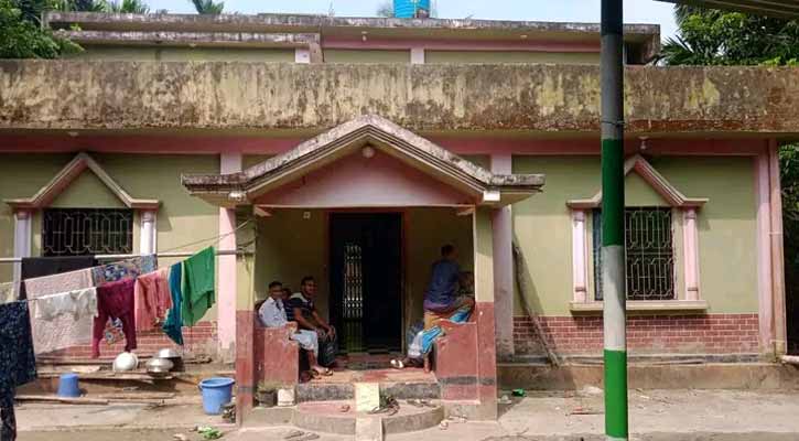 পরিবারকে বেঁধে লুটে নেয় ৫ লাখ টাকা ও ৮ ভরি স্বর্ণ