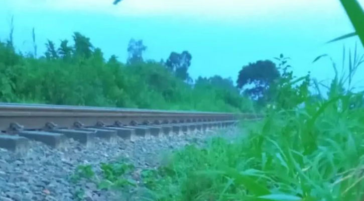 রাজশাহীতে ট্রেনের ছাদ থেকে পড়ে কৃষি শ্রমিকের মৃত্যু