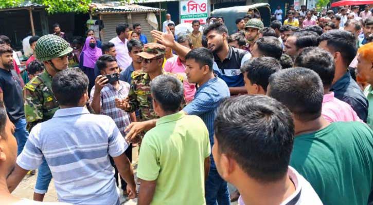 চুয়াডাঙ্গায় ইজিবাইক থামিয়ে যাত্রী হয়রানি, সেনাবাহিনীর হস্তক্ষেপে সড়ক অবরোধ প্রত্যাহার