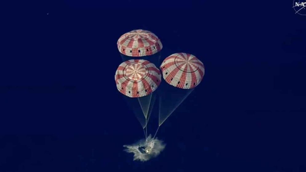 সফল চন্দ্রাভিযান শেষে পৃথিবীতে ফিরলেন চার নভোচারী