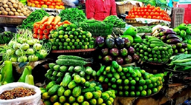 নিত্যপণ্যের বাজারে অস্থিরতা: ৮০ টাকার নিচে নেই সবজি