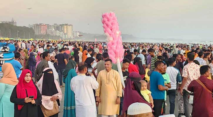 পর্যটকে মুখর কক্সবাজার এখন যেন উৎসবের নগরী