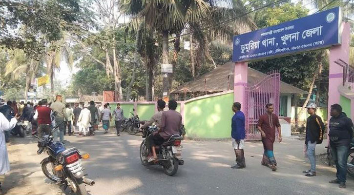 গ্রেপ্তার আ.লীগ নেতাকে ছাড়াতে বিএনপি নেতাকর্মীদের থানা ঘেরাও