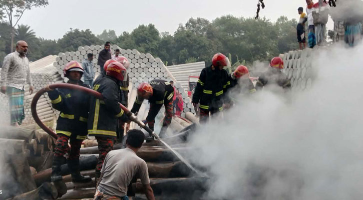 পল্লী বিদ্যুৎ সংরক্ষণাগারে আগুন