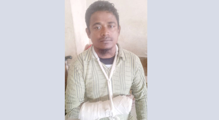 স্বেচ্ছাসেবক দল নেতাকে হাতুড়ি পেটা, হাসপাতালে ভর্তি