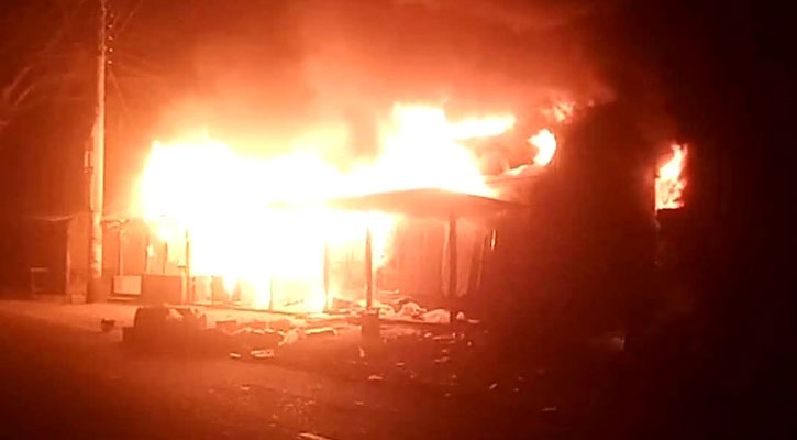 ঈদের আগে নলছিটিতে অগ্নিকাণ্ডে ৬ দোকান পুড়ে ছাই