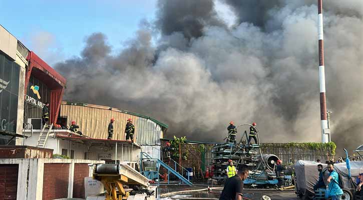 আগুনের তীব্রতা বেড়ে যাওয়ায় সরানো হচ্ছে বিমানগুলো