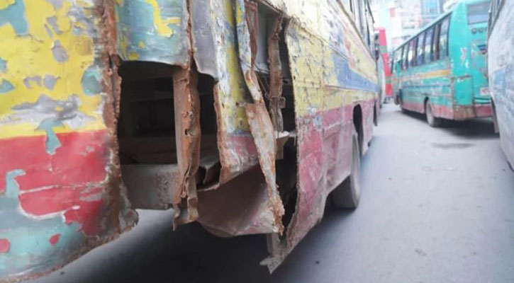 ঢাকার লক্কড়-ঝক্কড় গাড়ি আমাদের খুব লজ্জা দেয়