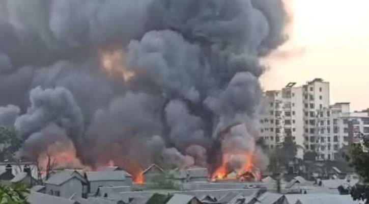 রাজধানীর কড়াইল বস্তিতে আগুন