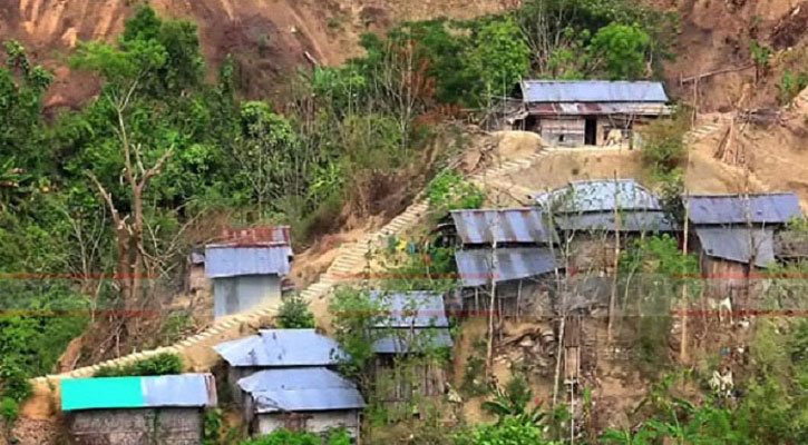 ভারী বৃষ্টিপাতে পাহাড় ধসের আশঙ্কা, সতর্কতা জারি