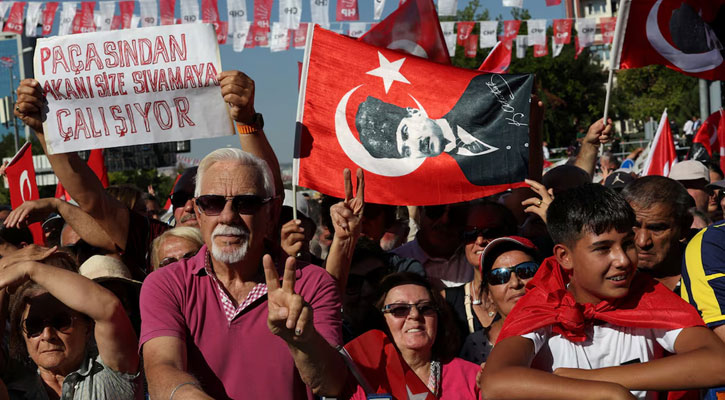 এরদোয়ানের পদত্যাগ দাবিতে উত্তাল তুরস্ক