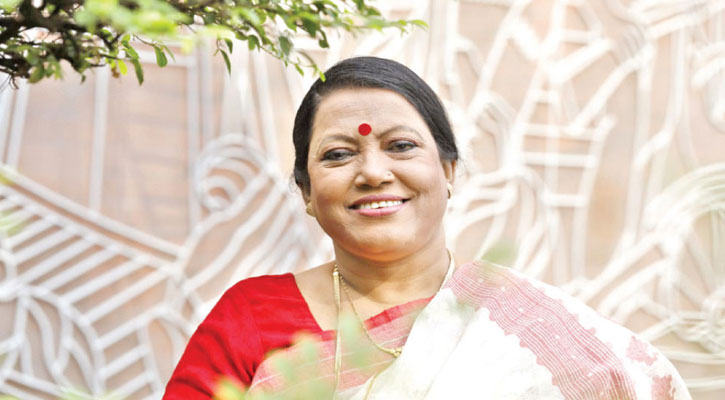 ফরিদা পারভীনকে শহীদ মিনারে শ্রদ্ধা, দাফন কুষ্টিয়ায়