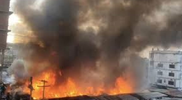 গাজীপুরে কাঁচাবাজারের আগুন নিয়ন্ত্রণে