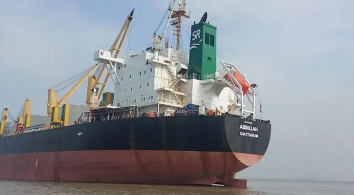 হেলিকপ্টার থেকে ডলার ফেলার পর মুক্তি পেয়েছে বাংলাদেশি জাহাজ