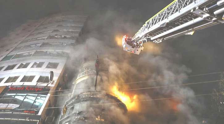 নিমতলী-চুড়িহাট্টা-বনানীর পর বেইলি রোডে ভয়াবহ আগুন