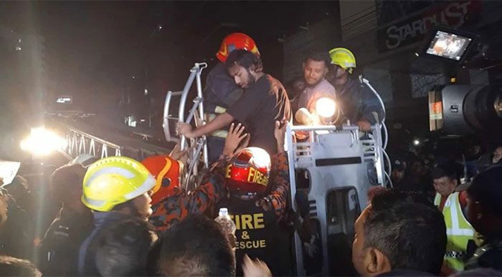 সেই আনন্দ আয়োজনের রাত এক আগুনে পরিণত হয় বিষাদপুরীতে