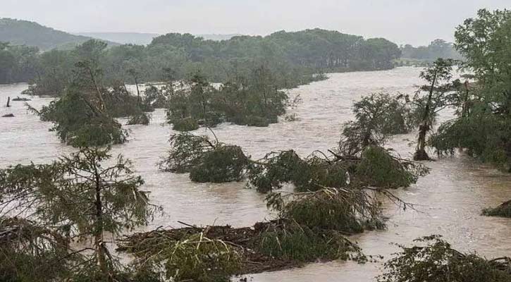 টেক্সাসে ভয়াবহ বন্যায় নিহত ১১০, নিখোঁজ ১৭০