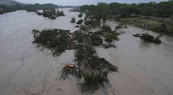 টেক্সাসে আকস্মিক বন্যায় প্রাণহানি বেড়ে ৪৩