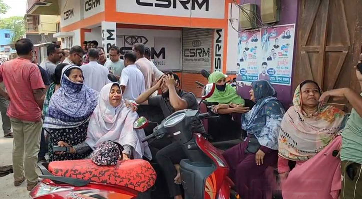 এমপি আনারের বাড়িতে শোকগ্রস্ত স্বজন ও সমর্থকদের ভিড়