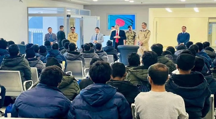 কিরগিজস্তান থেকে দেশে ফিরলেন ১৮০ বাংলাদেশি