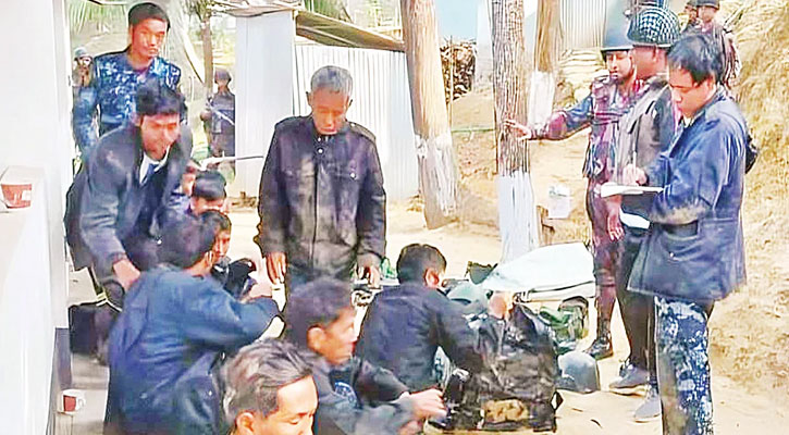 সেনা-সীমান্তরক্ষীদের ফি‌রিয়ে নিতে আসছে মিয়ানমারের জাহাজ