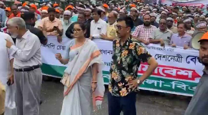 বৃষ্টি উপেক্ষা করে নয়াপল্টনে জড়ো হচ্ছেন বিএনপি নেতাকর্মীরা