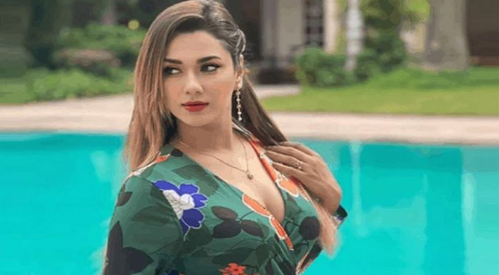 চিত্রনায়িকা ববির বিরুদ্ধে চুরি ও হত্যাচেষ্টার অভিযোগে মামলা