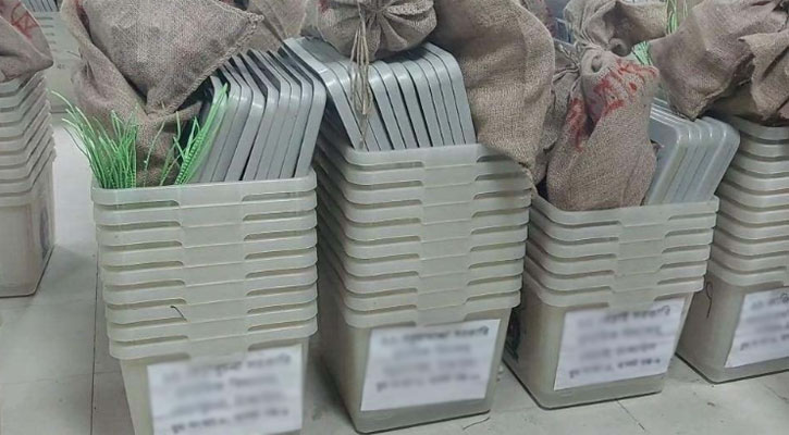 সব আসনেই পৌঁছে গেছে ভোটের ব্যালট পেপার