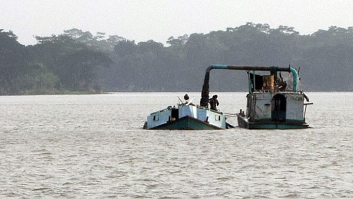 বালু সংকটে থমকে গেছে সরকারি উন্নয়ন কাজ