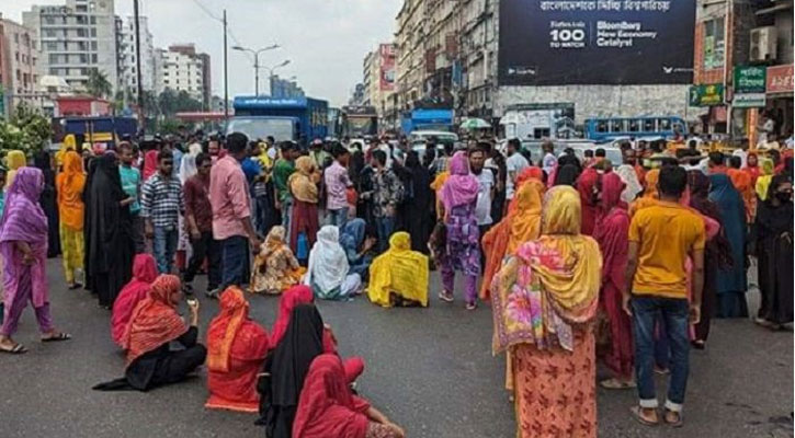 বনানীতে পোশাক শ্রমিকদের সড়ক অবরোধ