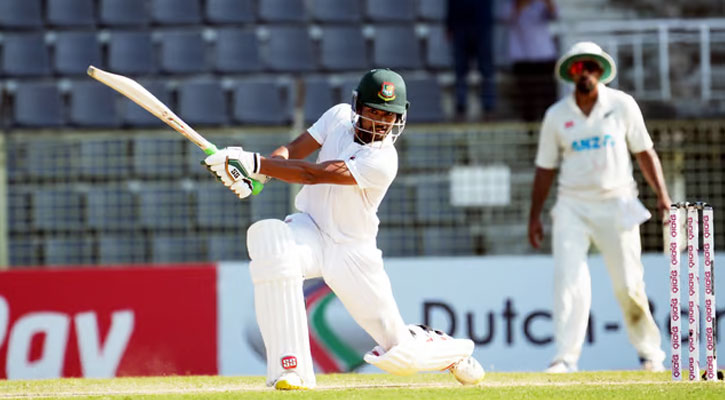 আলোকস্বল্পতায় আগেভাগেই শেষ হলো তৃতীয় দিনের খেলা